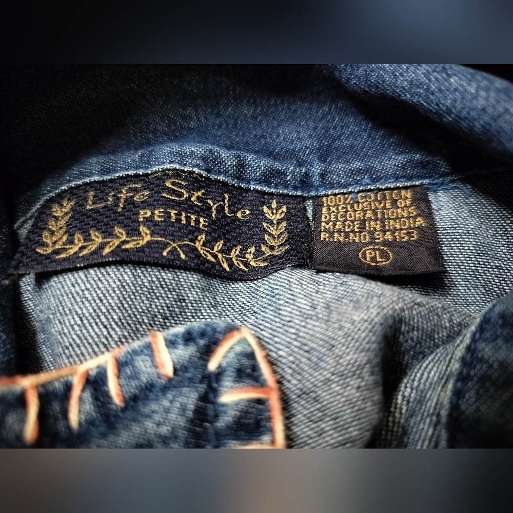 2072)Vintage Life Style Petite Applique Multicolor Cats Denim Button down Top PL - Picture 9 of 9